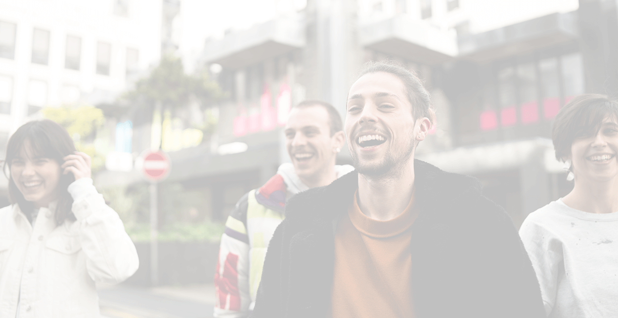 Grupo de Alunos no Exterior da Escola de Moda do Porto