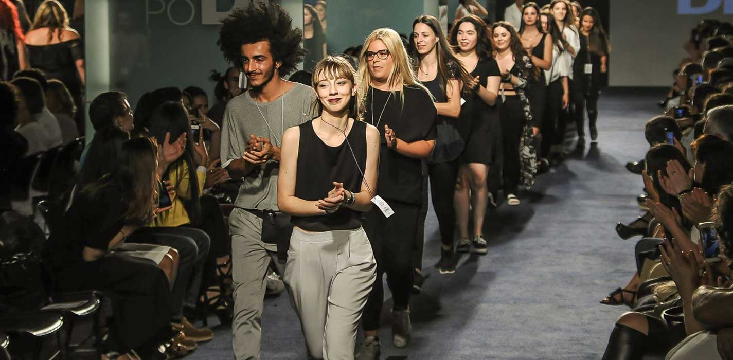 Alunos em Desfile na Escola de Moda do Porto